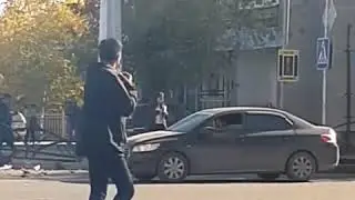 Два мерседеса столкнулись на перекрестке в Костанае