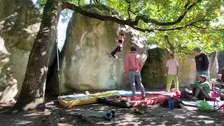 Fontainebleau - Bas Cuvier - Coralie dans le Carnage (assis) (7C)