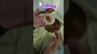 Maa aaj gujiya bana rahe khowa ke teej ke leyai special 🤗🤩 