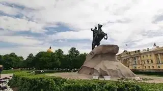 Девочка красиво поет о России