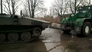 Ukrainian farmers stole an abandoned Russian UR 77