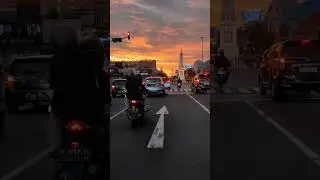 Manisnya seperti buah jeruk orange melihat Sunset pukul 18.00 di Tugu Jogjaku ini