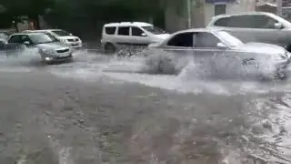 тропический ливень  и потоп в центре Ростова-на-Дону