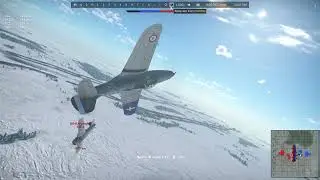 1 cigano, 1 P-39Q-25 Airacobra e dezenas de pessoas a chorar