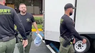 Deputies feed Families in need this holiday season.