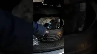 Штатный компрессор и запасное колесо в Volkswagen Touareg. Неудобства в случае использования.