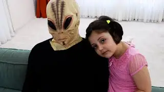 Afife'nin Yeni Uzaylı Arkadaşı! مقالب في أخوي الكبير ليوم كامل !!