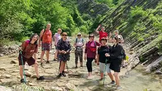 Trip to the Kua-Go Waterfalls: 18 km hike along the road and riverbed