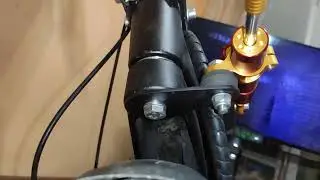 Простое крепление для демфера руля на CITY RIDER LITE или KUGOO G1.