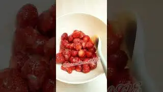СВЕЖАЯ КЛУБНИКА все лето и зиму за 2 минуты #рецепты  #клубника  #shorts