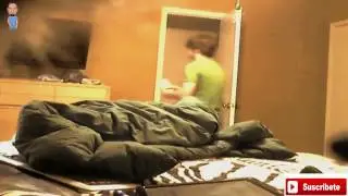 Compañera pone  cámara oculta | Companion puts hidden camera.