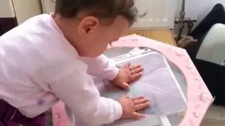Bebek Fotoğrafı Seven Sevimli Bebek