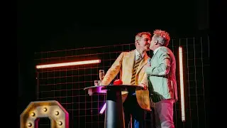 Bart Kaëll verrast Luc Appermont tijdens de 1000ste Zoete Inval