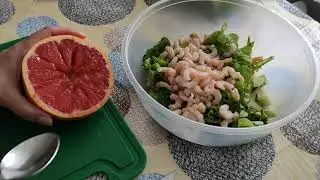Салат с креветками и грейпфрутом