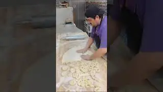 Mi hijo cortando donas . ( video corto )(2)