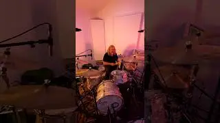 Tal Bergman | Grooving Away #drums #drumming #drummer #groove #recordingstudio 😎👍
