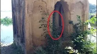 Ghost caught in abandoned ruin [ Most dangerous ghost on cam]