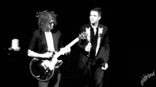 THE KILLERS- I CAN´T HELP FALLING IN LOVE WITH YOU (Presley Cover)