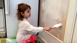 Раскрасим стены валиком и кисточкой! Рисование по стенам на дому) Раскраска для детей.