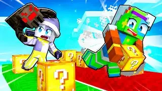 LUNAR VS EARTH in MINECRAFT LUCKY BLOCK RACE!