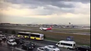 Виртуозная посадка Atlasglobal в Стамбуле с разбитыми стеклами в кабине пилотов
