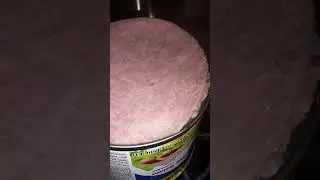 اخراج  المرتديلا  من  المعلبات