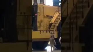 ГИГАНТСКИЕ погрузчики. Самые большие в мире погрузчики.