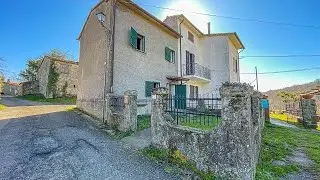 Elmo di Sorano, villino con giardinetto in borgo agricolo