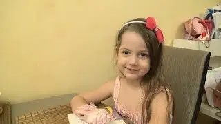 Рисуем картину на холсте.
