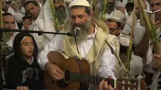 תפילת הלל חגיגית במערת המכפלה - עם הרב שמואל אליהו והרב אייל. מרגש!!