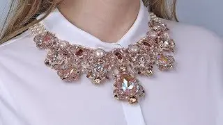 Колье из бисера и кристаллов Сваровски ручная работа