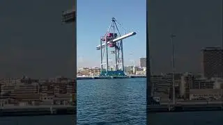 Ship to shore crane