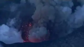 Visible shockwaves from volcanic eruption at Eyjafjallajökull Iceland