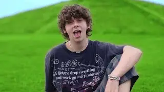NOAHFINNCE - GROWING UP ON THE INTERNET (OFFICIAL MUSIC VIDEO)