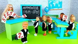 The teacher found the phone. Stories from school