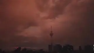 Apa yang turun dari langit di Malaysiaشنو الي نزل