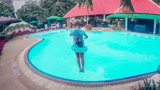 Купаемся в бассейне, прыгаем и ныряем, игры в воде