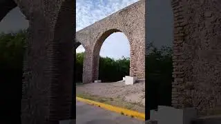 Paseando Por El Parque Acueducto