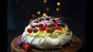 Classy Berry Pavlova with mascarpone cream #dessert #meringue #Christmas