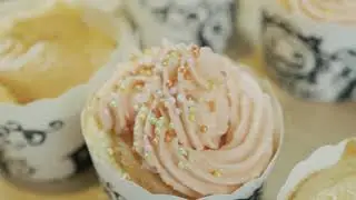 To make a cute Halloween chiffon cupcake !