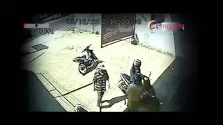 15 gangster with machete vs pistol