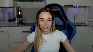 Михалина показала трусики