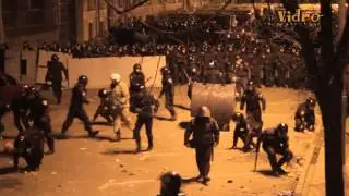 Активисты в Украине Штурмуют Администрацию Президента  Demonstrants attack presidential headquarter