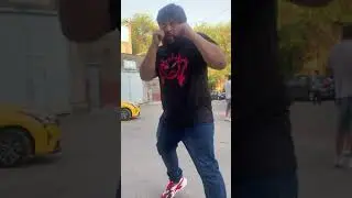 Тамби дерётся с фанатом