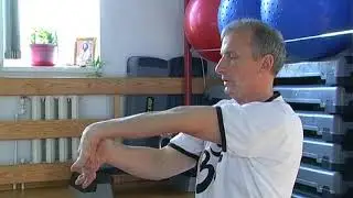 Комплекс йоги для проработки суставов рук и верхнего плечевого пояса.