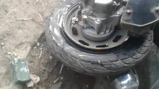Как накачать колесо на скутере.