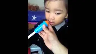 Vicki cantando Senuma Yudi