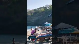 Bule suka pijat di Pantai | Massage in the beach