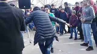 Рақосара девона кардан дар туй.