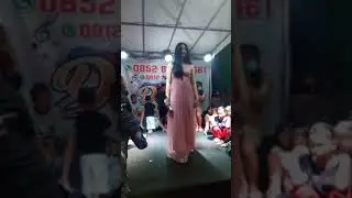 kontes bernyanyi waria makassar